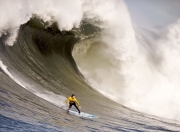 开云足球直播-孤勇者的逆袭，拉塞尔扛旗，迈凯伦绝地翻盘哈斯的战术启示