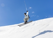 开云体育在线-鏖战银箭，威廉姆斯绝地反击，拉塞尔惊艳全场力压红牛