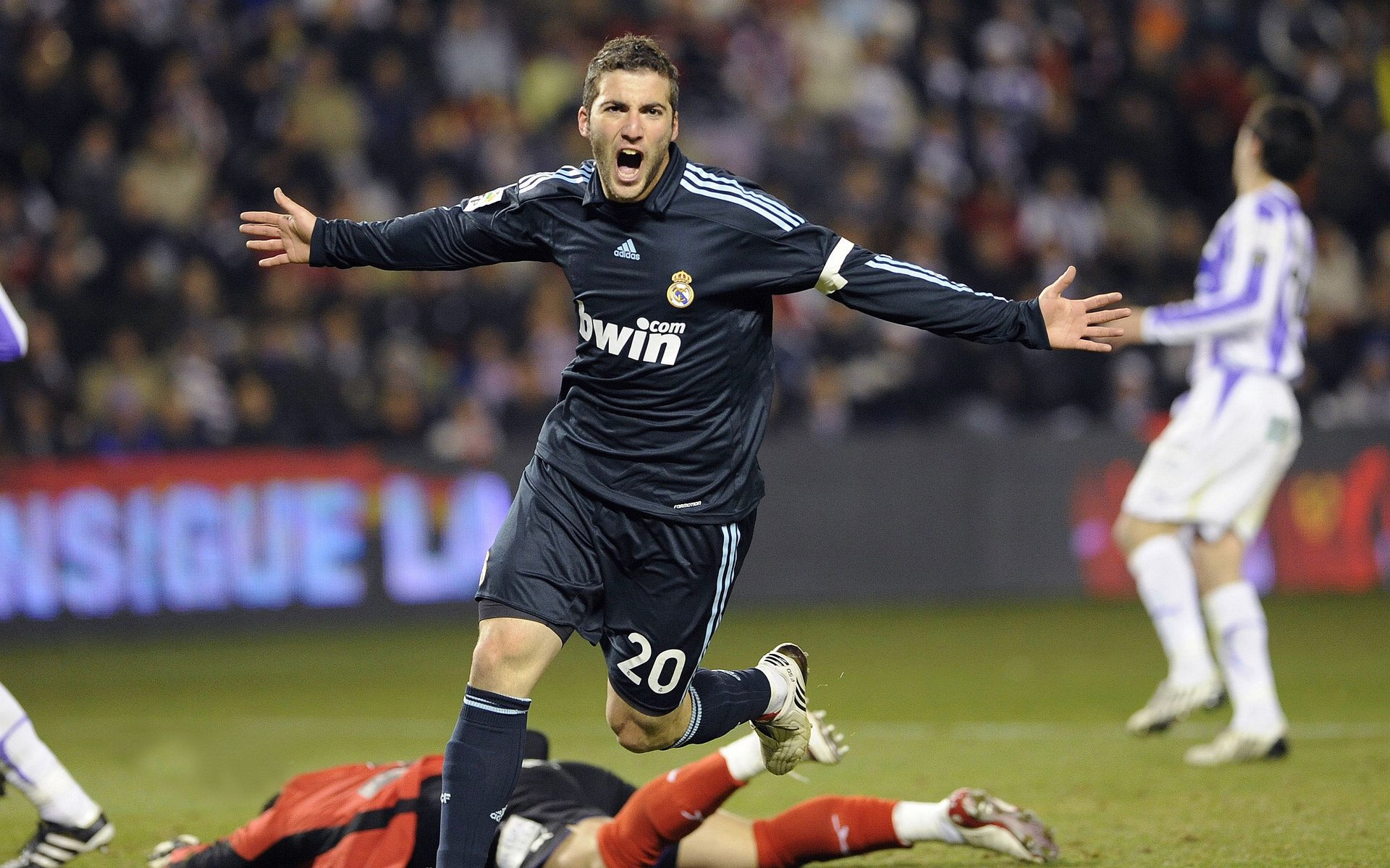 尼克斯掀翻公牛,西亚卡姆如何从配角蜕变为关键先生